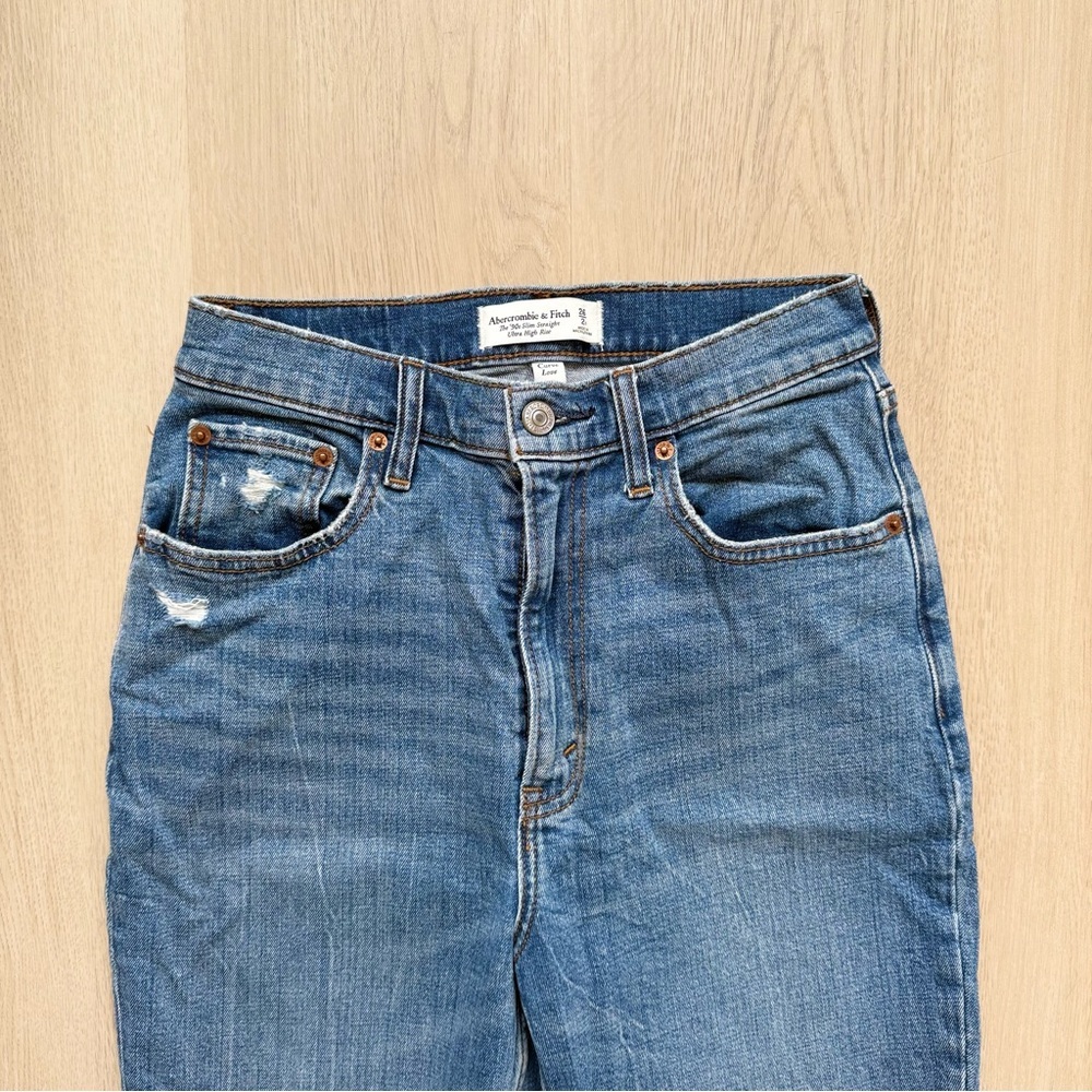 A&F Curve Love The 90s Slim Straight Ultra High Rise jeans - Picture 4 of 5